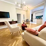 Old Town Bucharest, Luxury 2 Bedrooms * Бухарест