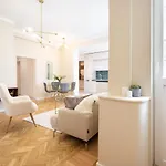 Old Town Bucharest, Luxury 2 Bedrooms Апартаменти Бухарест