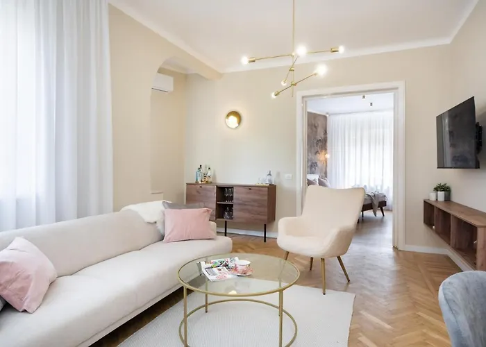 아파트 Old Town Bucharest, Luxury 2 Bedrooms *