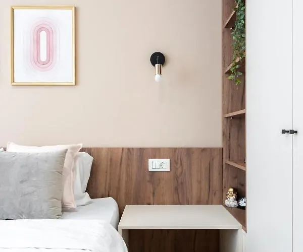 Old Town Bucharest, Luxury 2 Bedrooms דירה