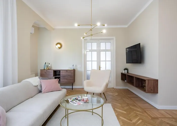 Old Town Bucharest, Luxury 2 Bedrooms דירה *