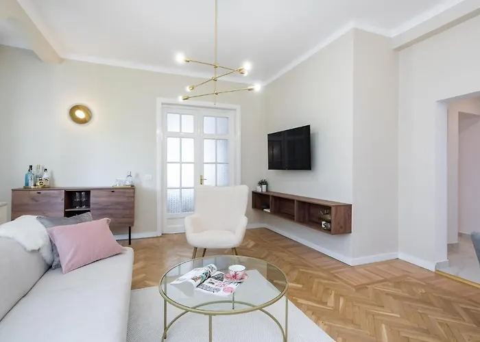 Old Town Bucharest, Luxury 2 Bedrooms דירה בוקרשט