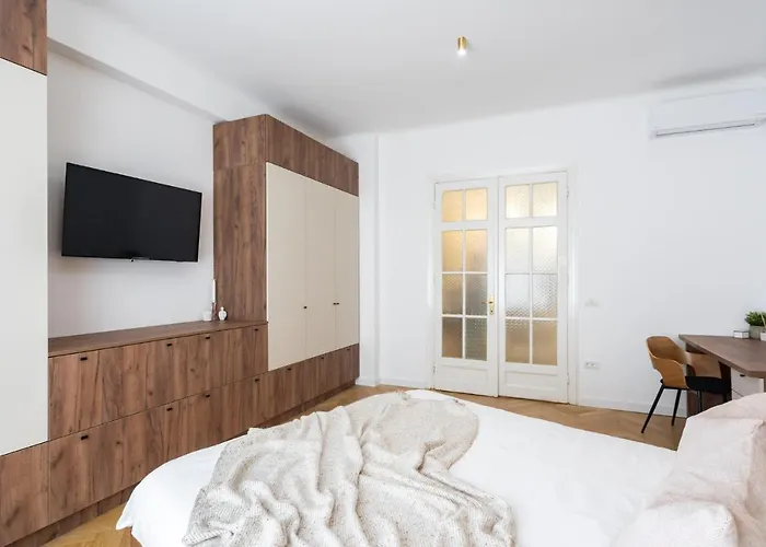 Old Town Bucharest, Luxury 2 Bedrooms דירה