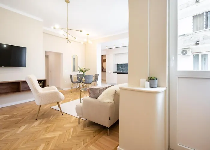 Old Town Bucharest, Luxury 2 Bedrooms דירה בוקרשט
