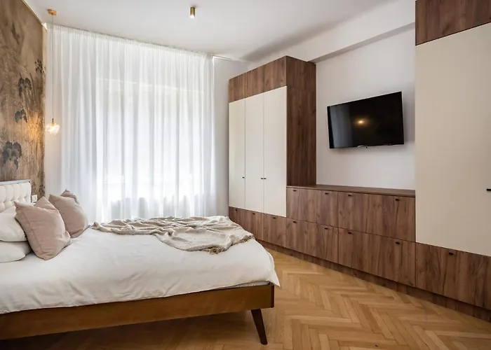 Old Town Bucharest, Luxury 2 Bedrooms דירה בוקרשט