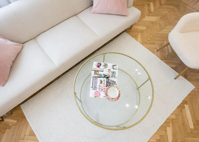Old Town Bucharest, Luxury 2 Bedrooms דירה בוקרשט